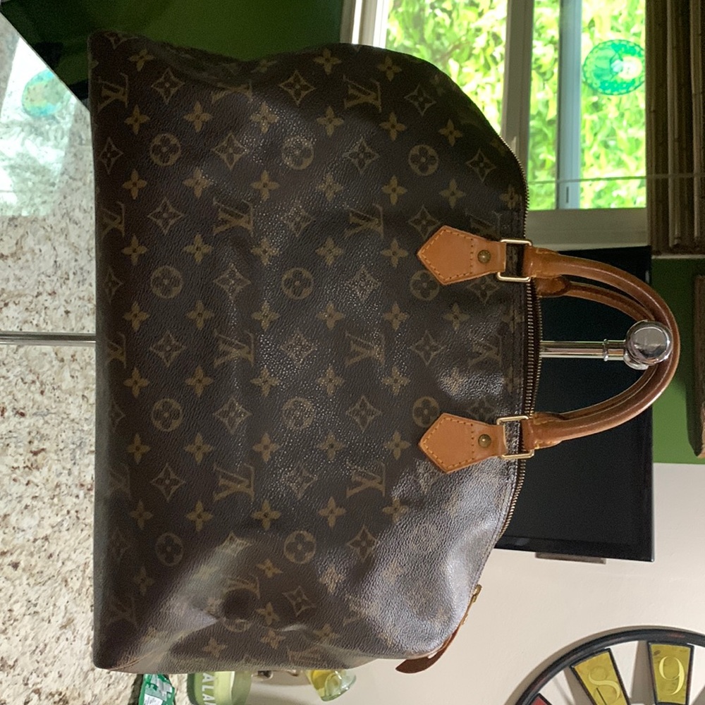 Authentic Louis Vuitton Speedy40